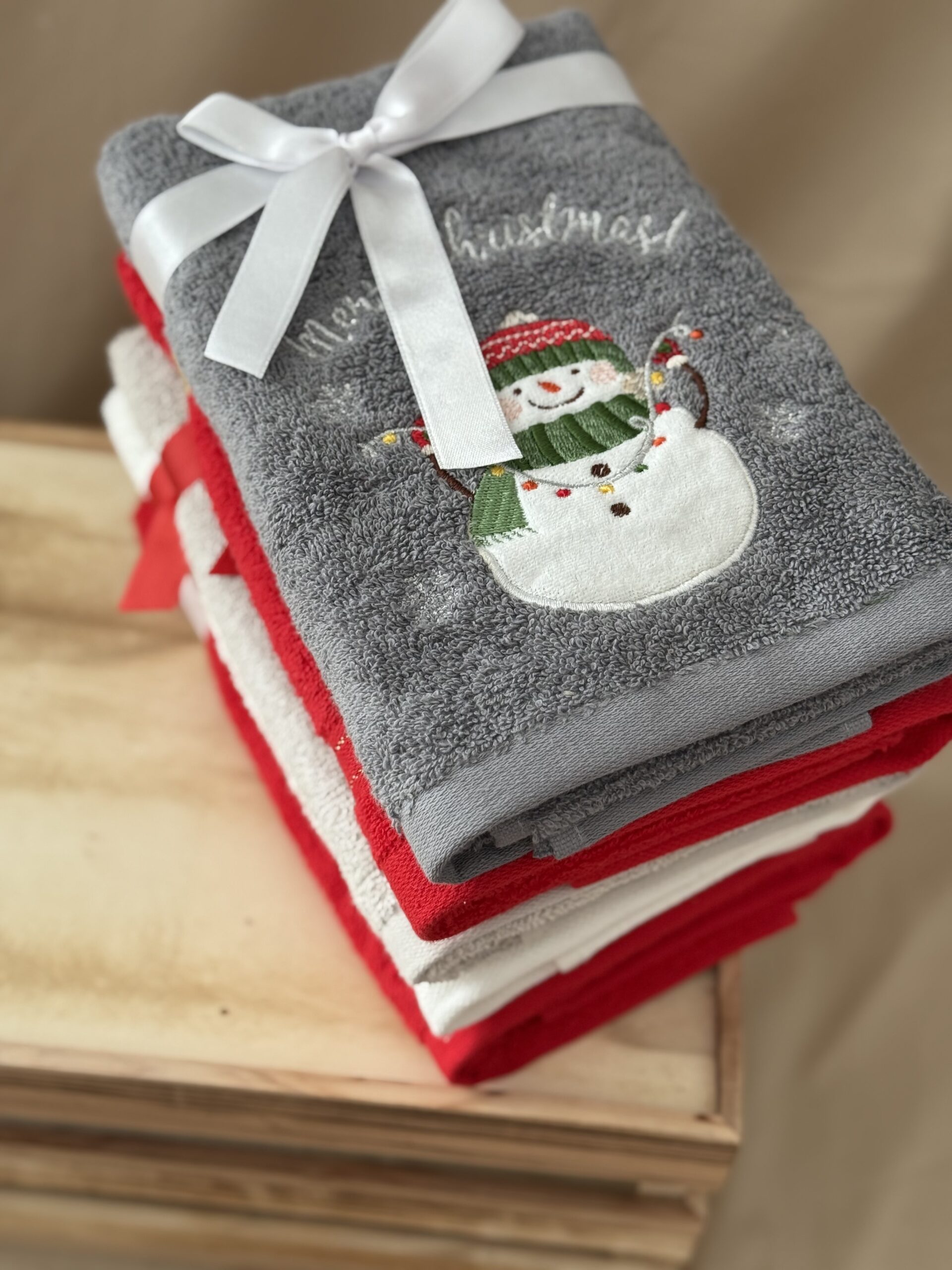Božićni ručnik - sivi snjegović